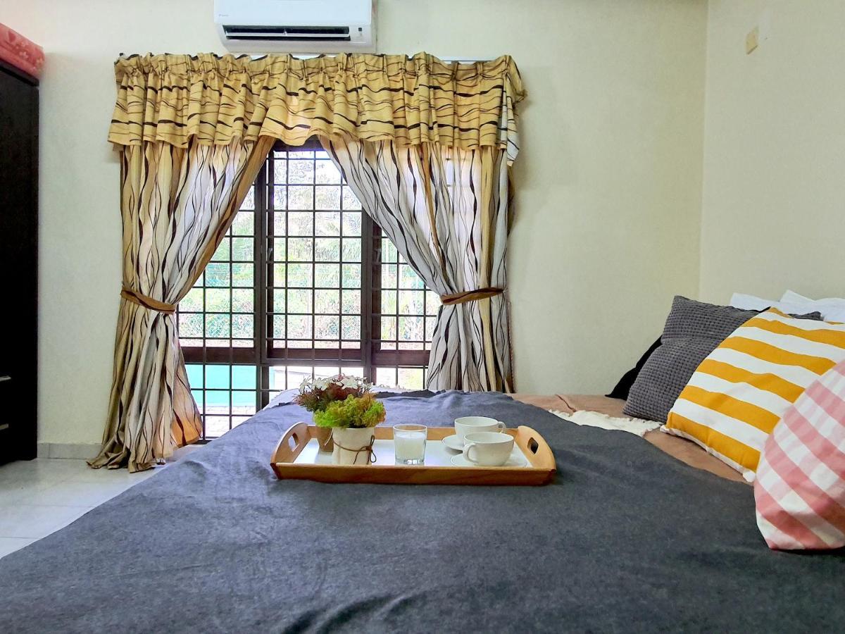 Melaka Afamosa Villa With Private Pool For 10 Pax Алор-Гаджах Экстерьер фото