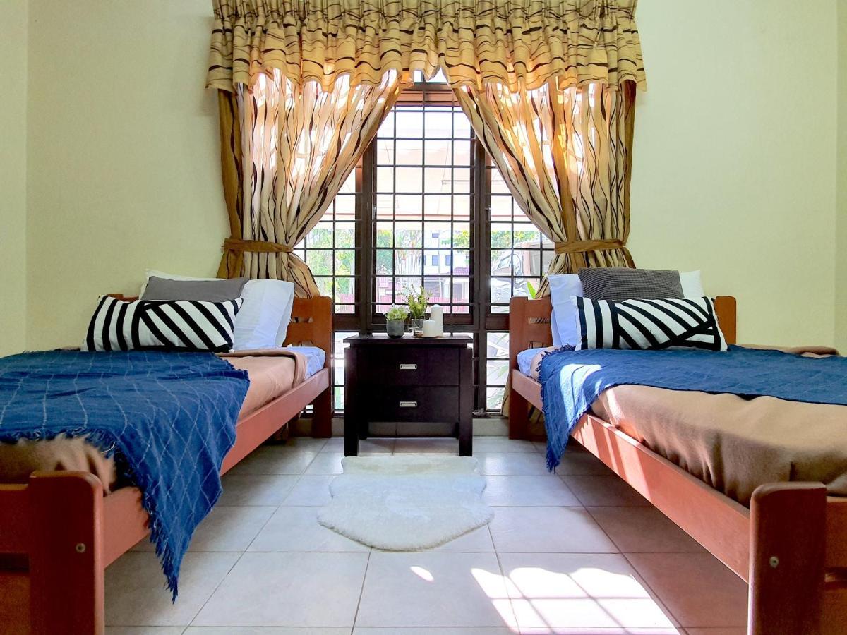 Melaka Afamosa Villa With Private Pool For 10 Pax Алор-Гаджах Экстерьер фото