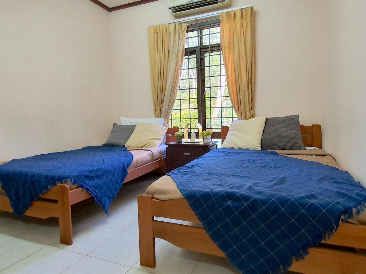 Melaka Afamosa Villa With Private Pool For 10 Pax Алор-Гаджах Экстерьер фото