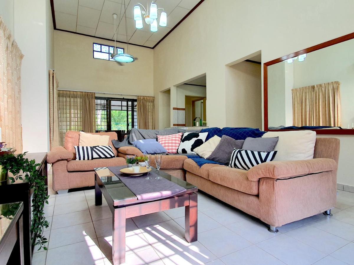 Melaka Afamosa Villa With Private Pool For 10 Pax Алор-Гаджах Экстерьер фото