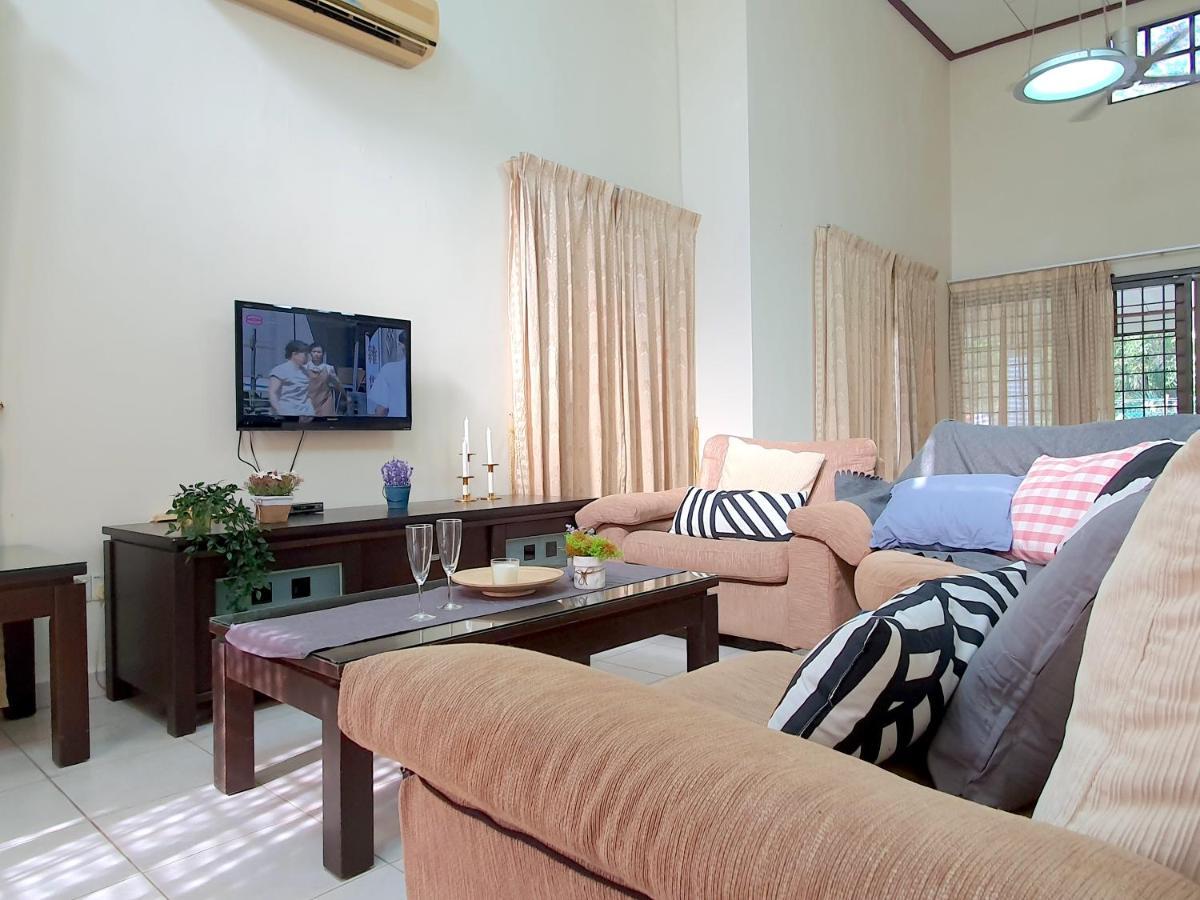 Melaka Afamosa Villa With Private Pool For 10 Pax Алор-Гаджах Экстерьер фото