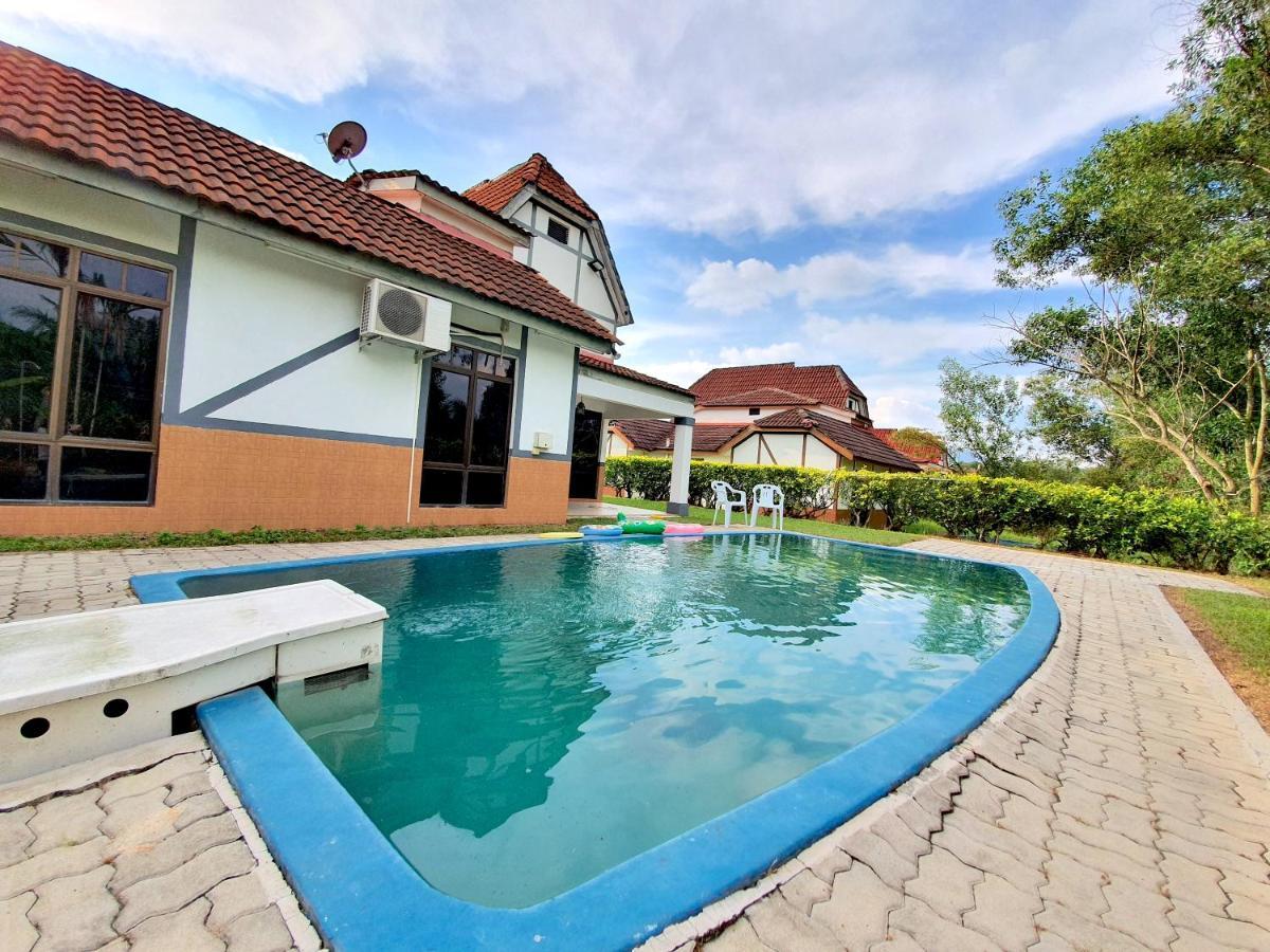 Melaka Afamosa Villa With Private Pool For 10 Pax Алор-Гаджах Экстерьер фото